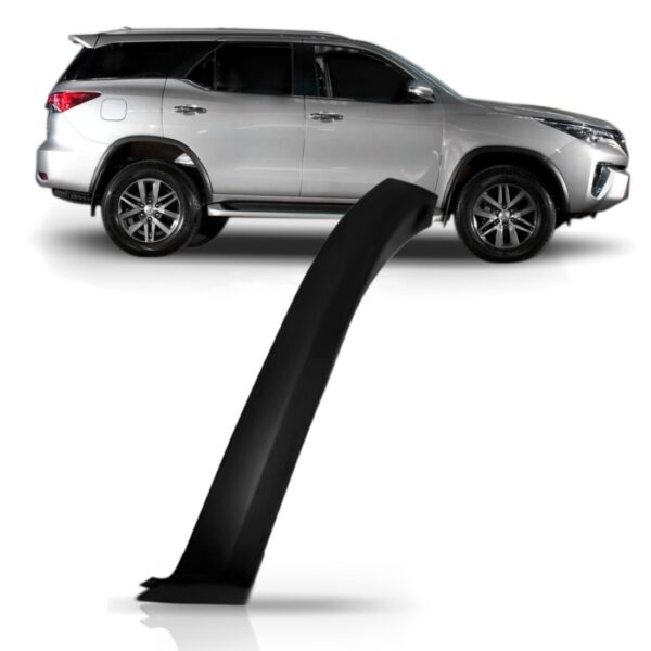 Moldura Parachoque Traseiro Superior Hilux Sw4 2016 17 2018 Lado Direito