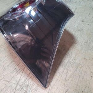 LANTERNA TRASEIRA CANTO GOLF GTI FUME 2007 A 2012 PEQUENA AVARIA LE